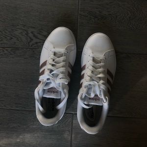 White and rose gold adidas cloudfoam size 7 1/2